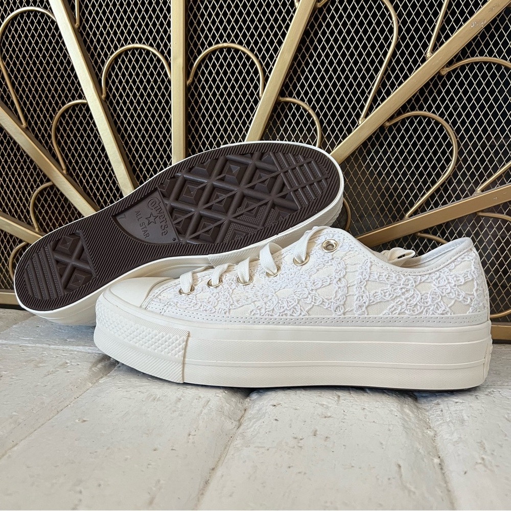 Converse Women's Floral Lift Platform Sneakers Cotton Low Size 9 A05007C